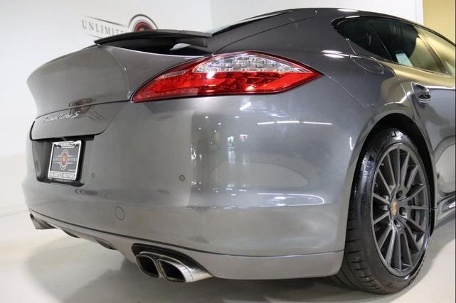 Photo of 2013 Agate Gray Metallic Porsche Panamera