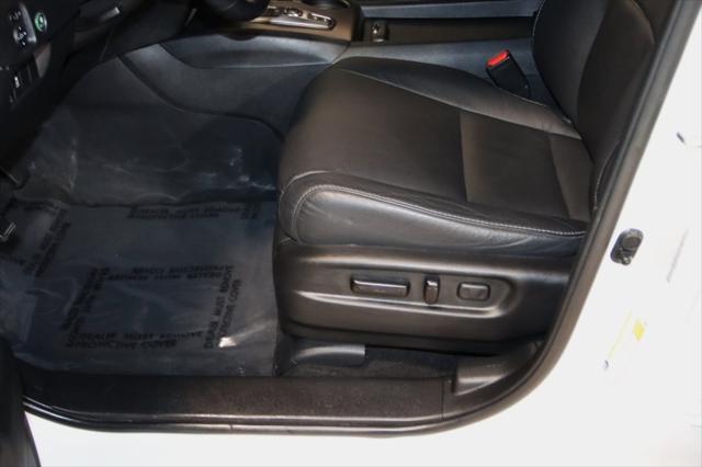 Photo of 2022 Platinum White Pearl Honda Pilot