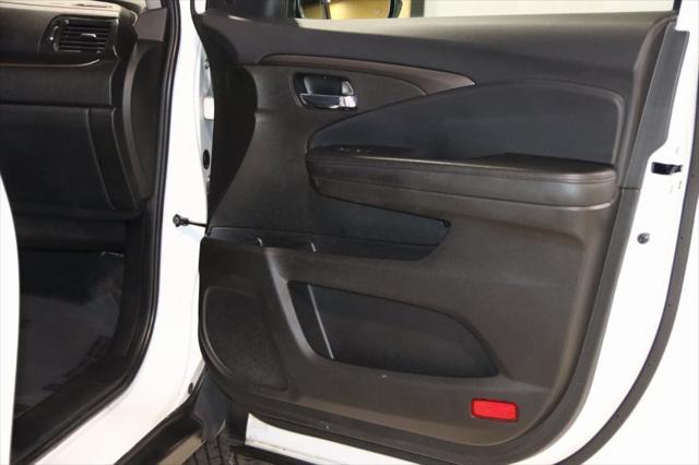 Photo of 2022 Platinum White Pearl Honda Pilot