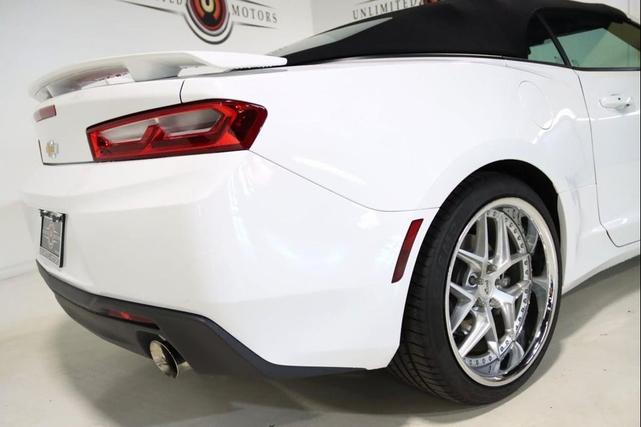 Photo of 2018 Summit White Chevrolet Camaro