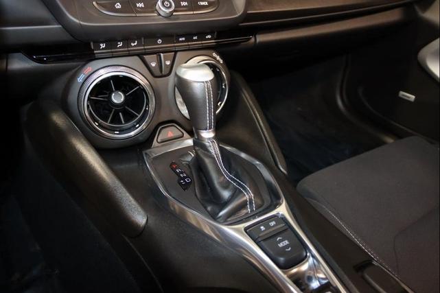 Photo of 2018 Summit White Chevrolet Camaro