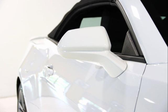 Photo of 2018 Summit White Chevrolet Camaro