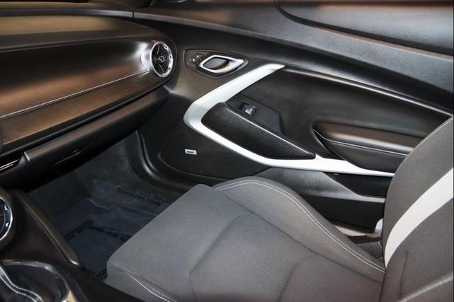 Photo of 2018 Summit White Chevrolet Camaro