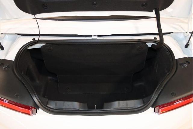 Photo of 2018 Summit White Chevrolet Camaro