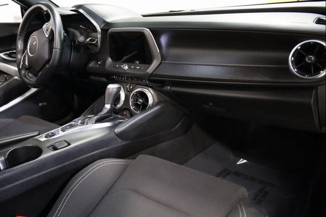 Photo of 2018 Summit White Chevrolet Camaro