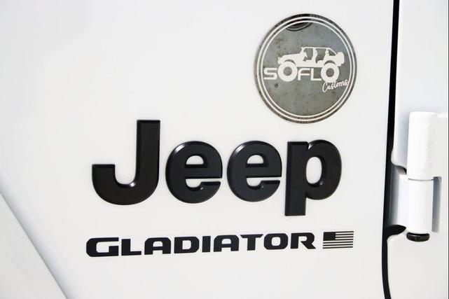 Photo of 2025 Bright White Clearcoat Jeep Gladiator