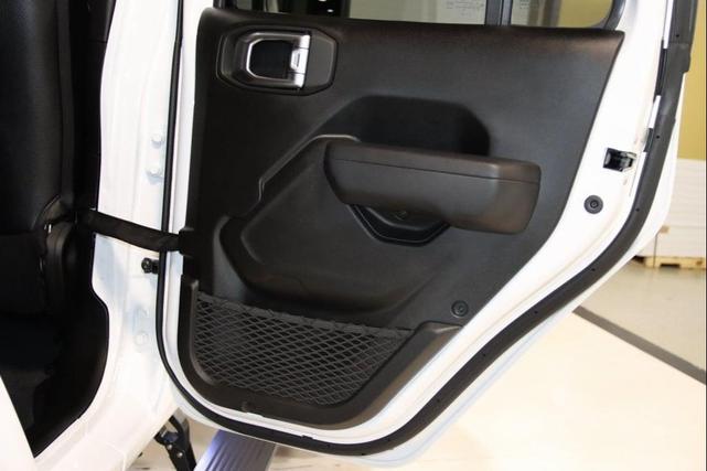 Photo of 2025 Bright White Clearcoat Jeep Gladiator