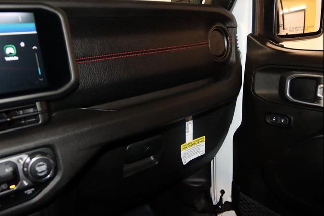 Photo of 2025 Bright White Clearcoat Jeep Gladiator