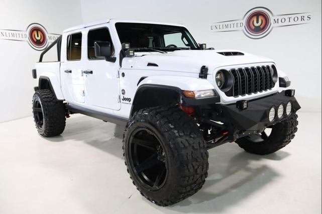 Photo of 2025 Bright White Clearcoat Jeep Gladiator