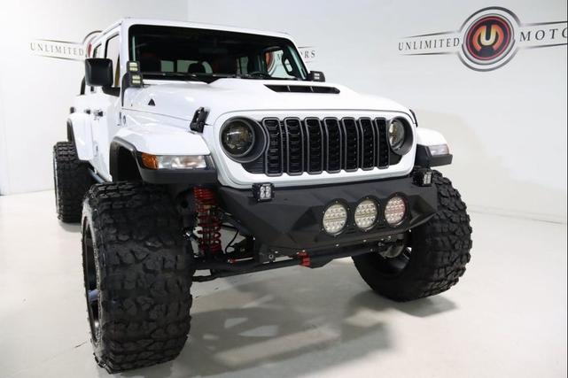 Photo of 2025 Bright White Clearcoat Jeep Gladiator