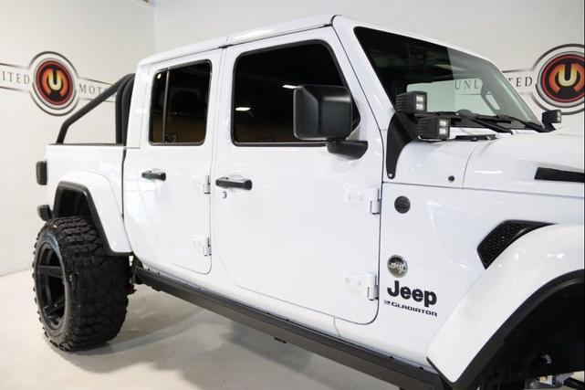 Photo of 2025 Bright White Clearcoat Jeep Gladiator