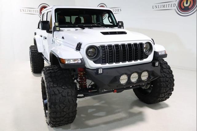 Photo of 2025 Bright White Clearcoat Jeep Gladiator