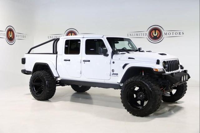 Photo of 2025 Bright White Clearcoat Jeep Gladiator
