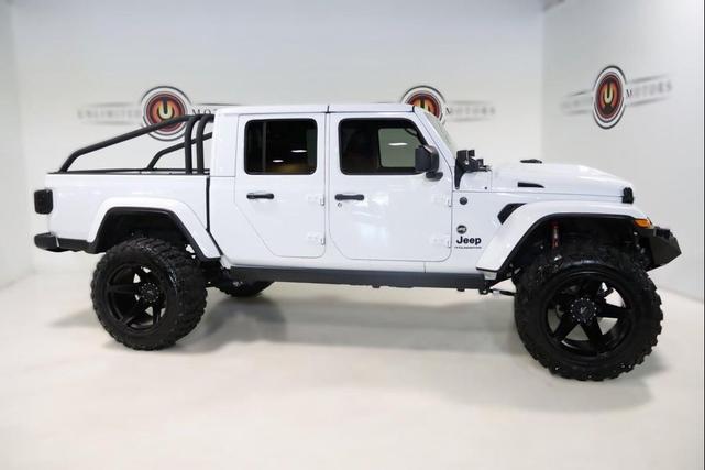 Photo of 2025 Bright White Clearcoat Jeep Gladiator