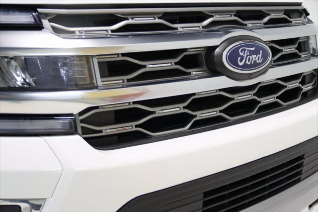 Photo of 2023 Star White Metallic Tri-Coat Ford Expedition Max