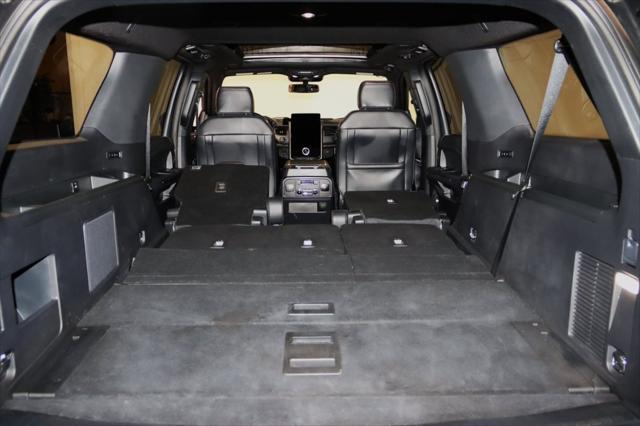 Photo of 2023 Star White Metallic Tri-Coat Ford Expedition Max