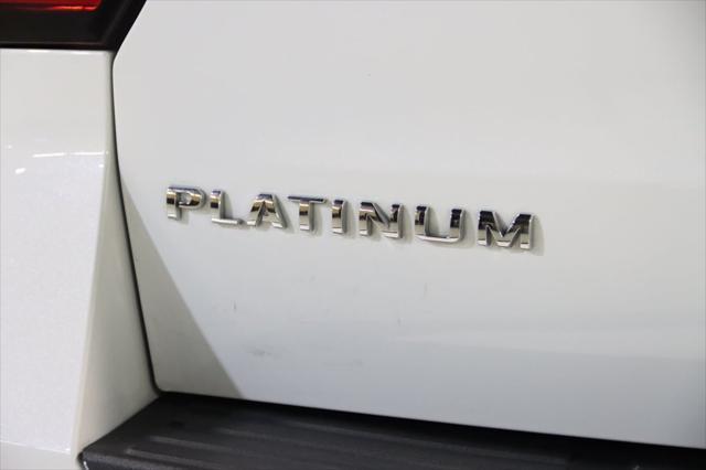 Photo of 2023 Star White Metallic Tri-Coat Ford Expedition Max