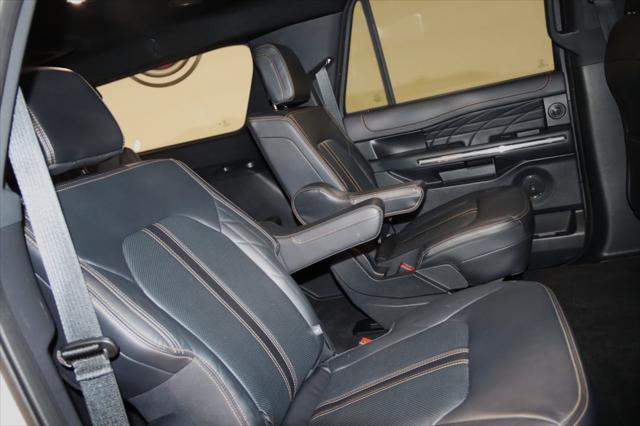 Photo of 2023 Star White Metallic Tri-Coat Ford Expedition Max