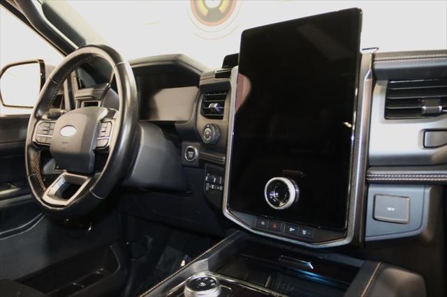 Photo of 2023 Star White Metallic Tri-Coat Ford Expedition Max