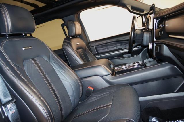 Photo of 2023 Star White Metallic Tri-Coat Ford Expedition Max
