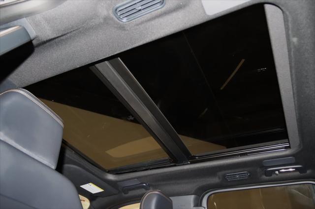 Photo of 2023 Star White Metallic Tri-Coat Ford Expedition Max