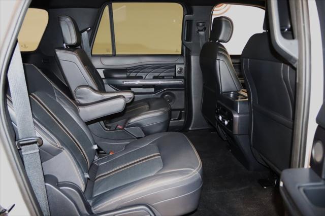 Photo of 2023 Star White Metallic Tri-Coat Ford Expedition Max