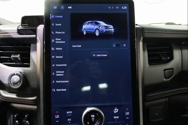 Photo of 2023 Star White Metallic Tri-Coat Ford Expedition Max