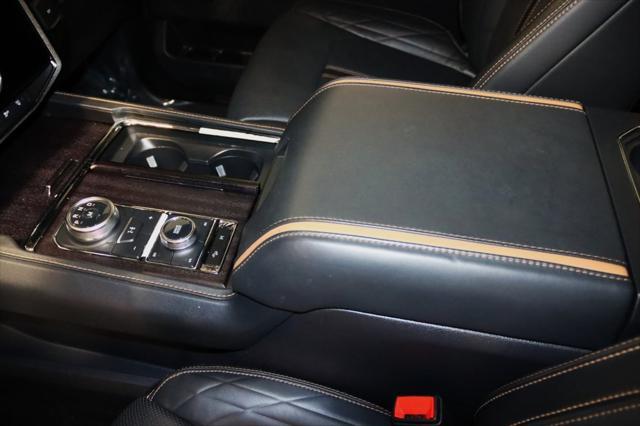 Photo of 2023 Star White Metallic Tri-Coat Ford Expedition Max