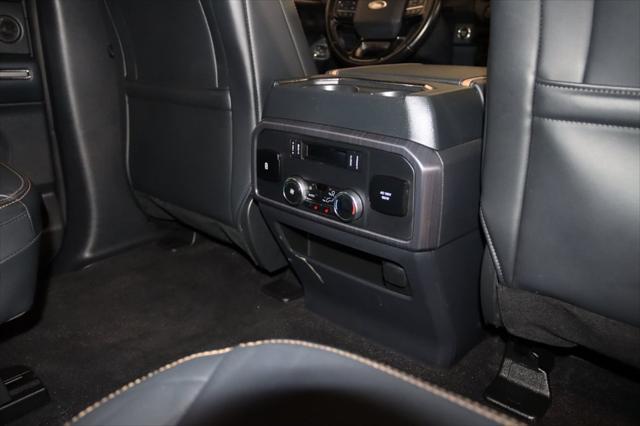 Photo of 2023 Star White Metallic Tri-Coat Ford Expedition Max