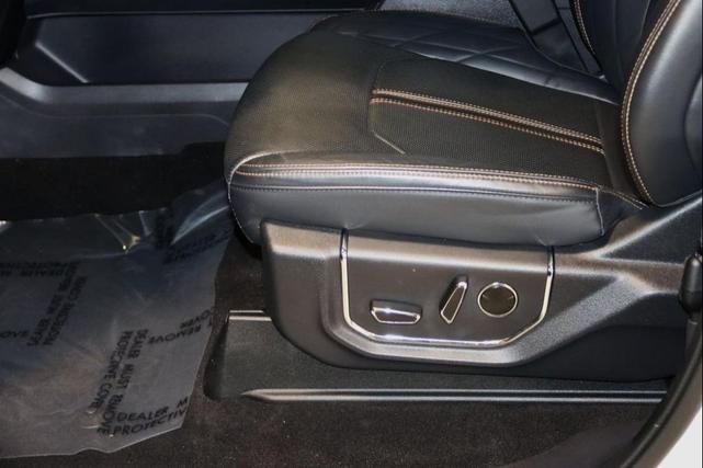 Photo of 2023 Star White Metallic Tri-Coat Ford Expedition Max