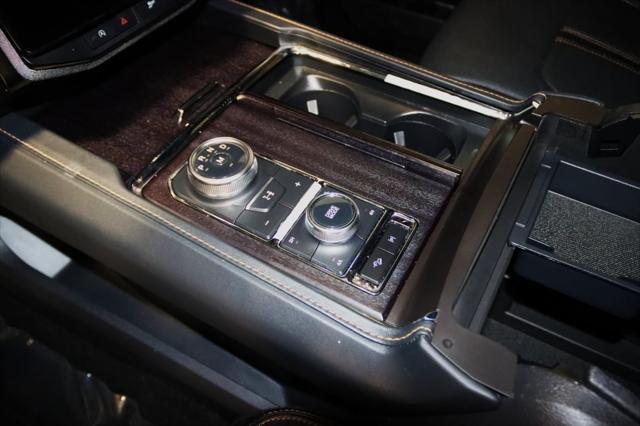 Photo of 2023 Star White Metallic Tri-Coat Ford Expedition Max