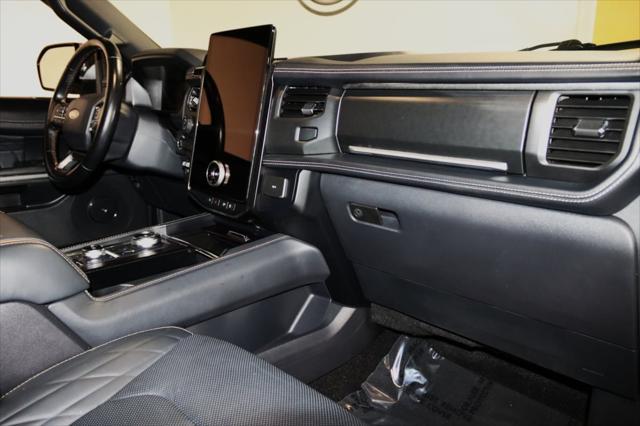 Photo of 2023 Star White Metallic Tri-Coat Ford Expedition Max