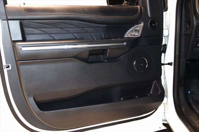 Photo of 2023 Star White Metallic Tri-Coat Ford Expedition Max