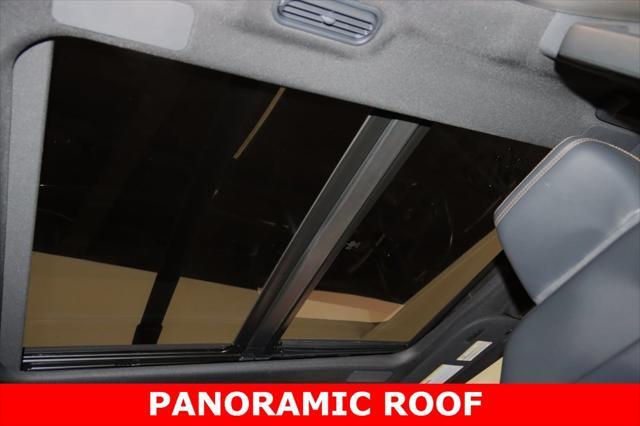 Photo of 2023 Star White Metallic Tri-Coat Ford Expedition Max