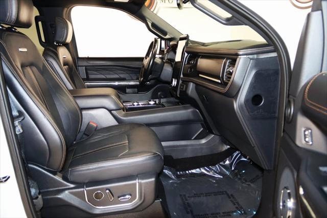 Photo of 2023 Star White Metallic Tri-Coat Ford Expedition Max