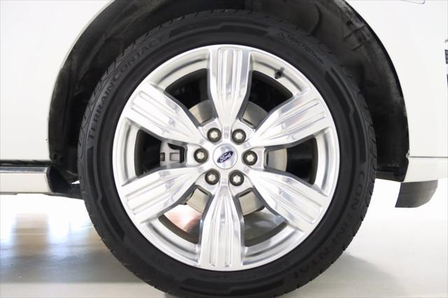 Photo of 2023 Star White Metallic Tri-Coat Ford Expedition Max