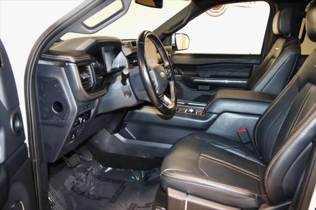 Photo of 2023 Star White Metallic Tri-Coat Ford Expedition Max