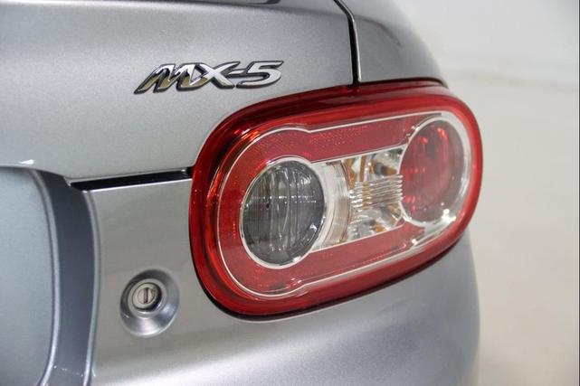 Photo of 2011 Liquid Silver Metallic Mazda MX-5 Miata
