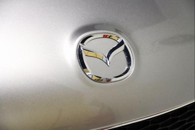 Photo of 2011 Liquid Silver Metallic Mazda MX-5 Miata