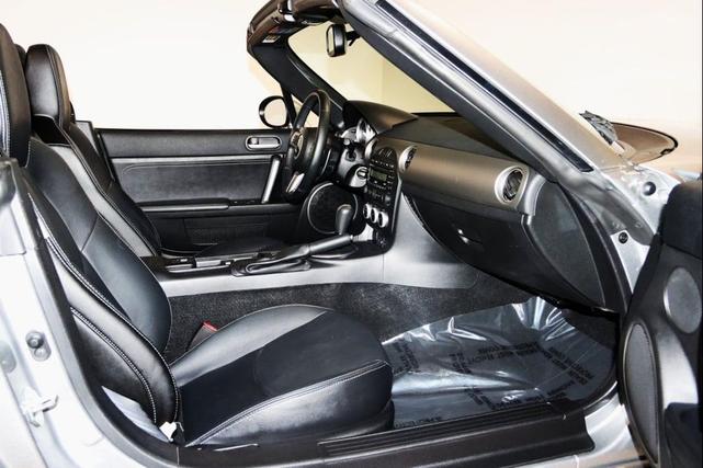 Photo of 2011 Liquid Silver Metallic Mazda MX-5 Miata