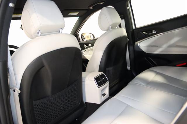 Photo of 2024 Uyuni White Genesis G70