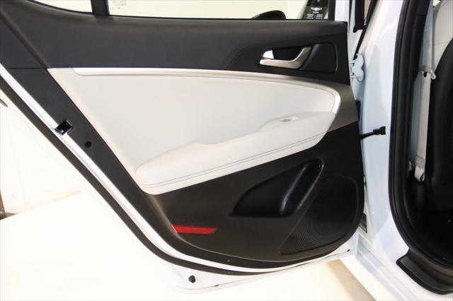 Photo of 2024 Uyuni White Genesis G70