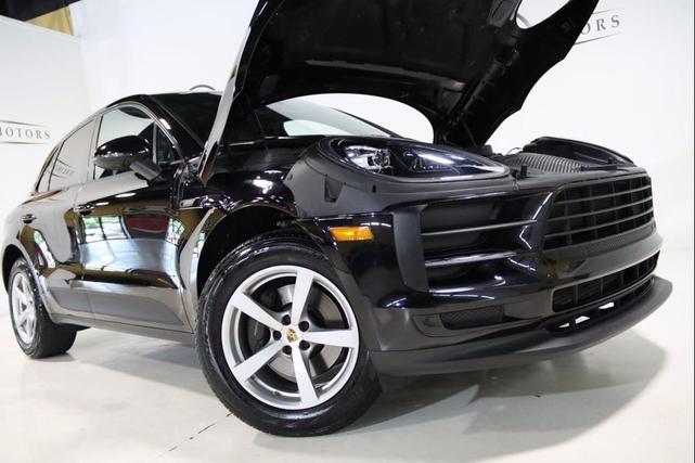 Photo of 2020 Jet Black Metallic Porsche Macan