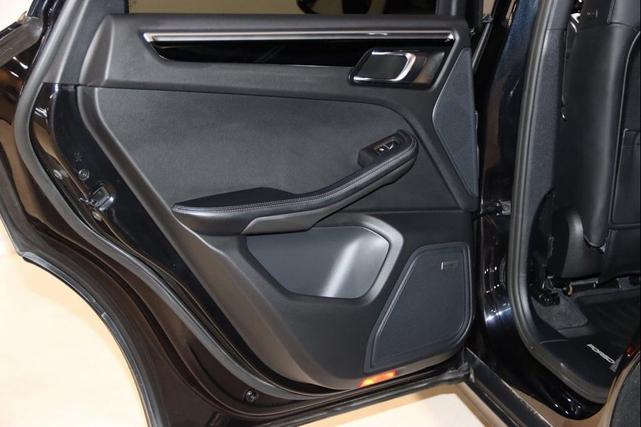 Photo of 2020 Jet Black Metallic Porsche Macan