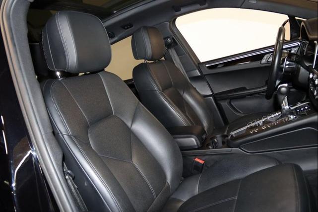 Photo of 2020 Jet Black Metallic Porsche Macan