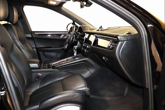 Photo of 2020 Jet Black Metallic Porsche Macan