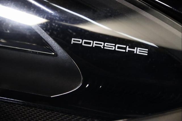 Photo of 2020 Jet Black Metallic Porsche Macan