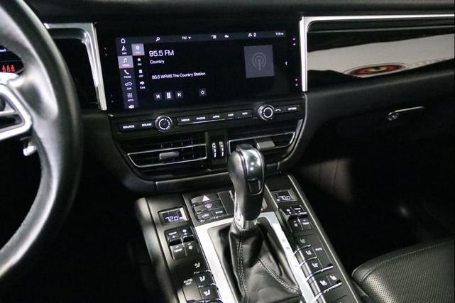 Photo of 2020 Jet Black Metallic Porsche Macan