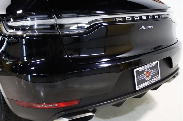 Photo of 2020 Jet Black Metallic Porsche Macan