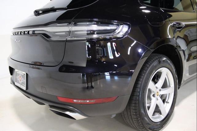 Photo of 2020 Jet Black Metallic Porsche Macan